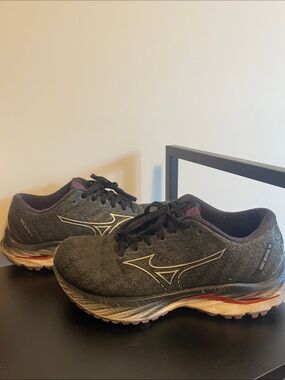 Mizuno Wave Inspire 19 Black Athletic Running Shoes with Silver